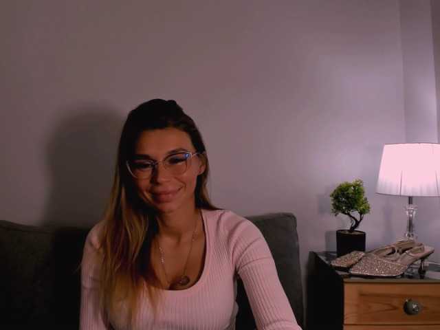 FreyaHoney webcam bongacams model stream image