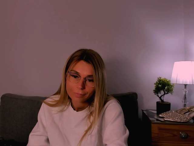 FreyaHoney live cam on BongaCams