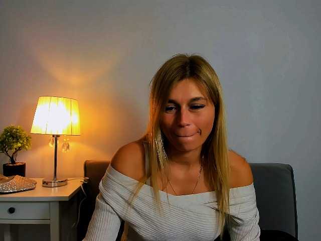 FreyaHoney live cam on BongaCams