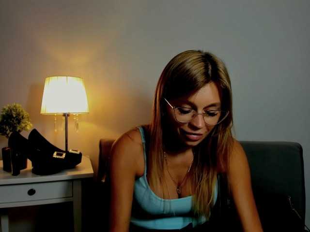 FreyaHoney live cam on BongaCams
