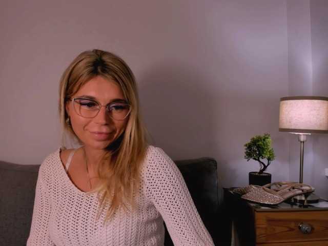 FreyaHoney live cam preview