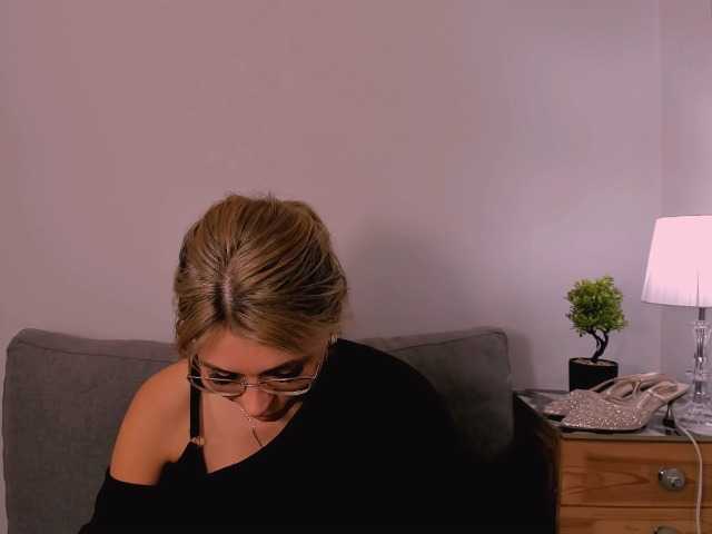 FreyaHoney live cam preview