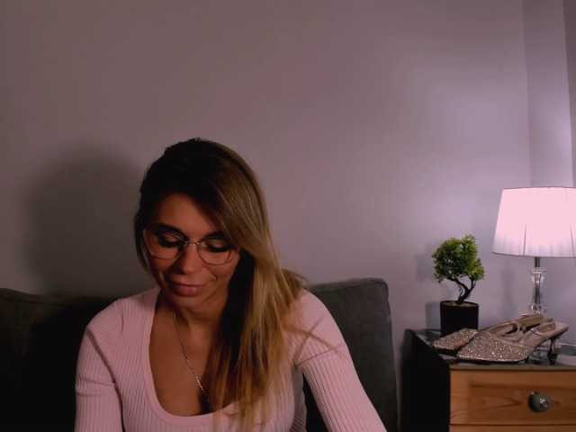 FreyaHoney live cam on BongaCams