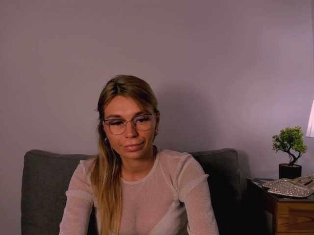 FreyaHoney live cam preview