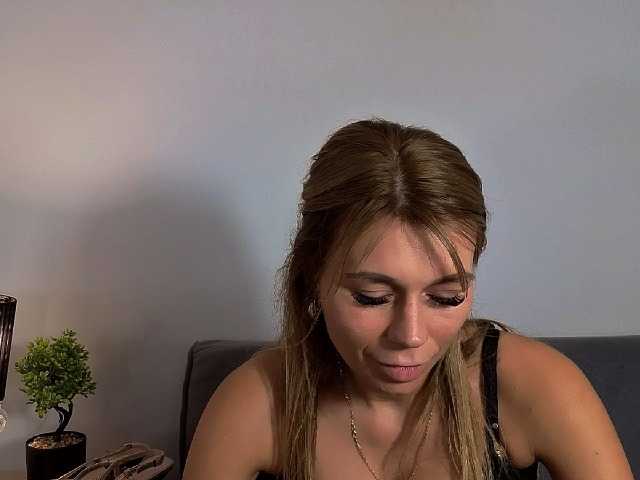 FreyaHoney live cam on BongaCams