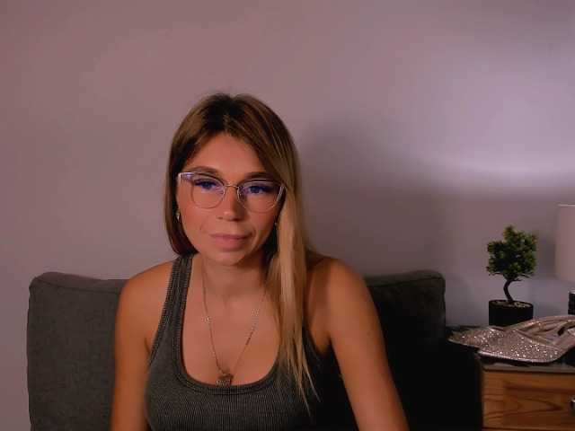 FreyaHoney live cam on BongaCams