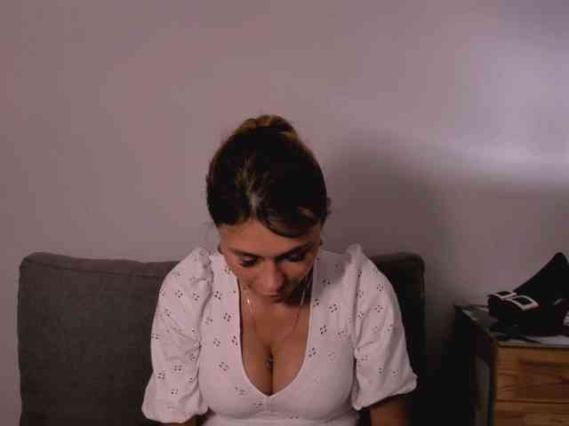 FreyaHoney webcam