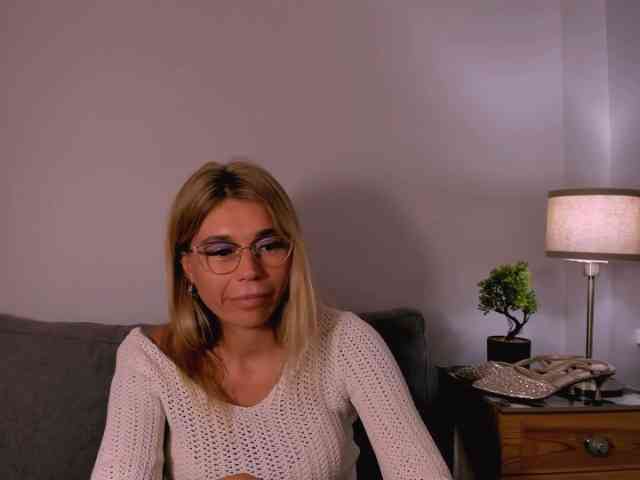 FreyaHoney webcam