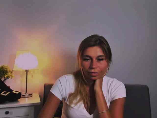 FreyaHoney webcam