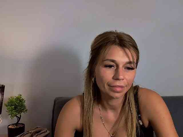 FreyaHoney webcam