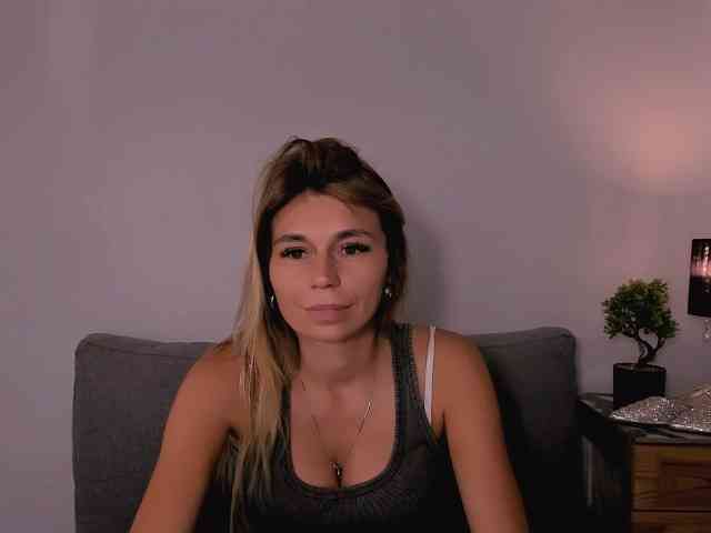 FreyaHoney webcam