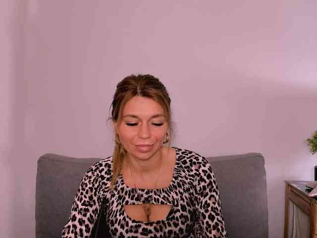 FreyaHoney webcam