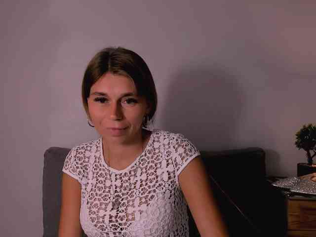 FreyaHoney webcam