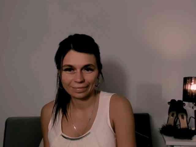 FreyaHoney webcam