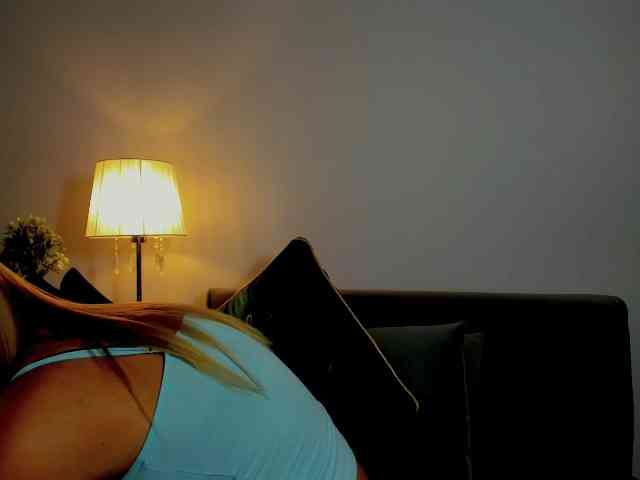 FreyaHoney webcam