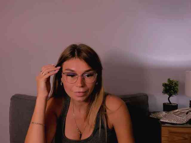 FreyaHoney webcam