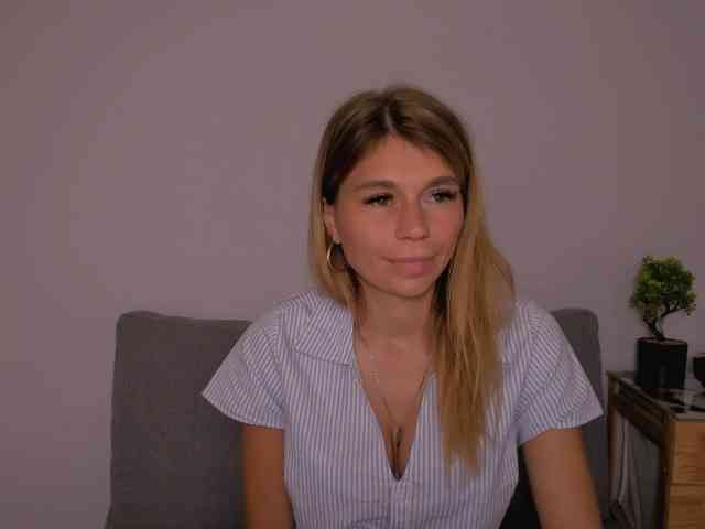 FreyaHoney webcam