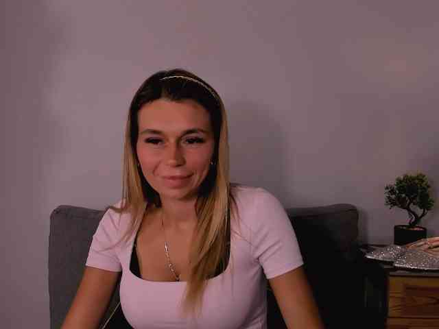 FreyaHoney webcam