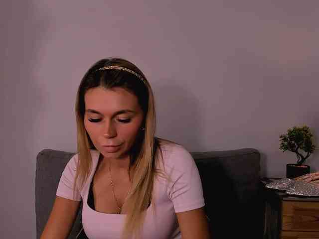 FreyaHoney webcam