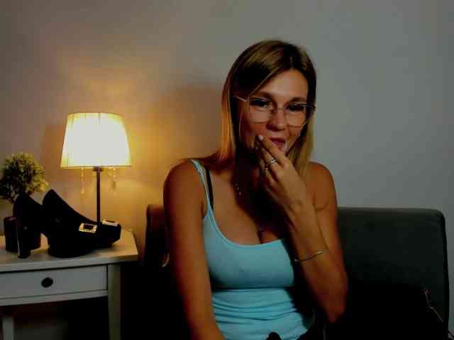 FreyaHoney webcam