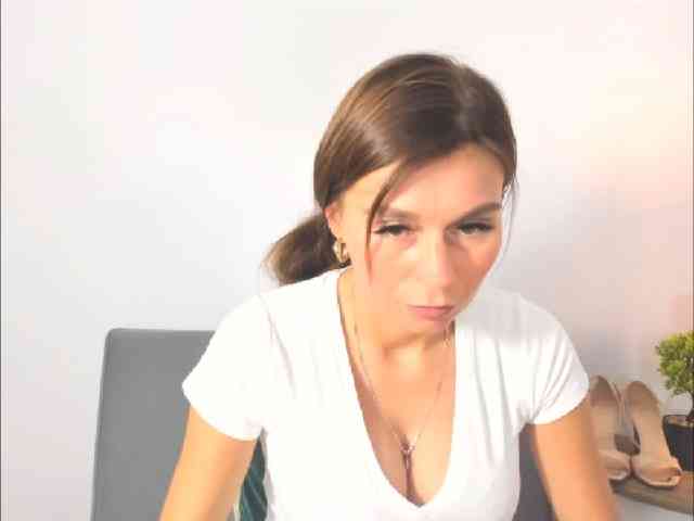 FreyaHoney webcam