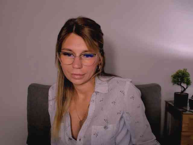 FreyaHoney webcam