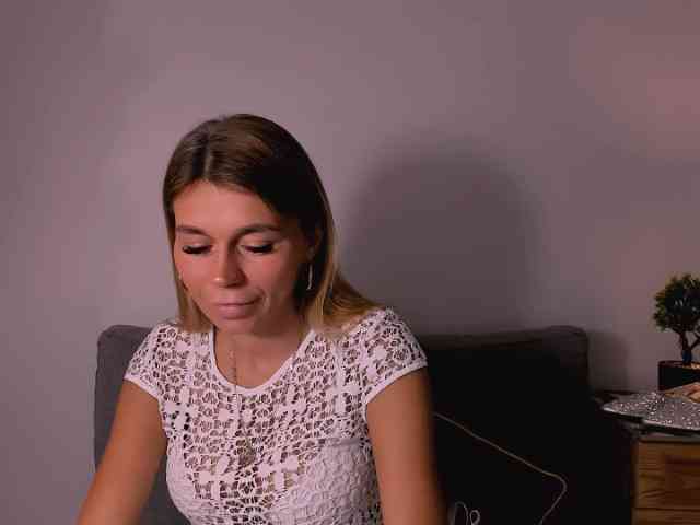 FreyaHoney webcam