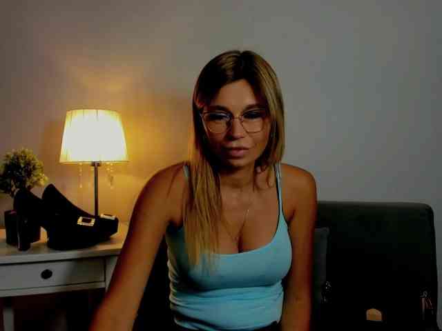 FreyaHoney webcam
