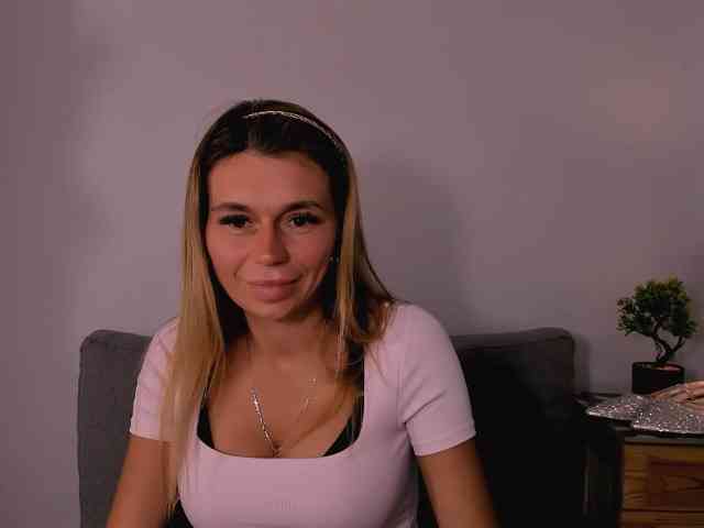 FreyaHoney webcam