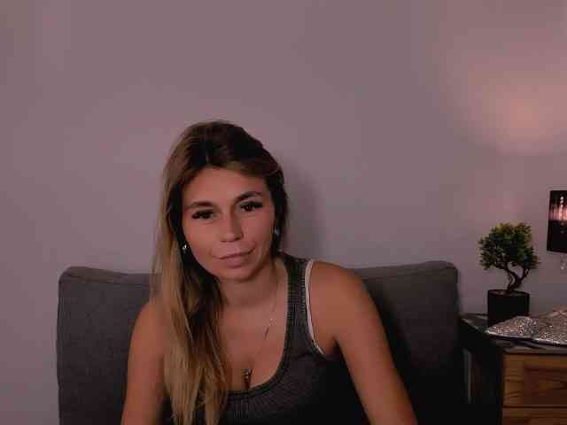 FreyaHoney webcam