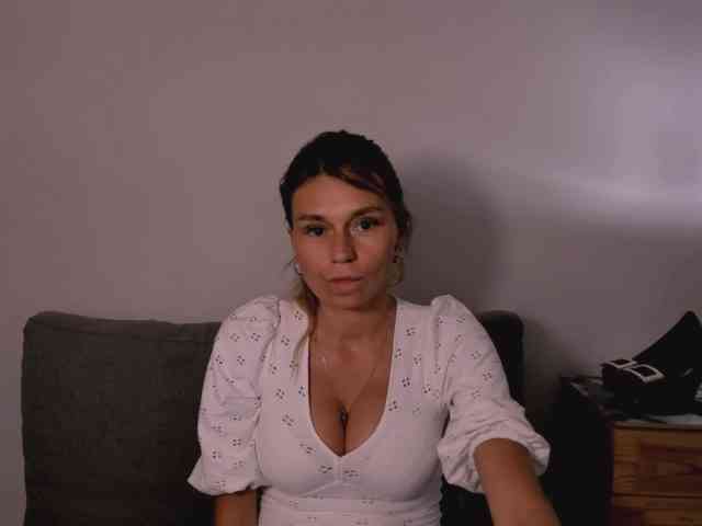 FreyaHoney webcam