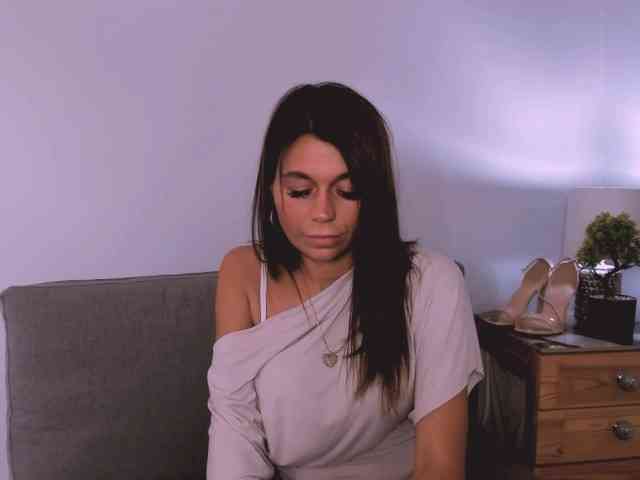 FreyaHoney webcam
