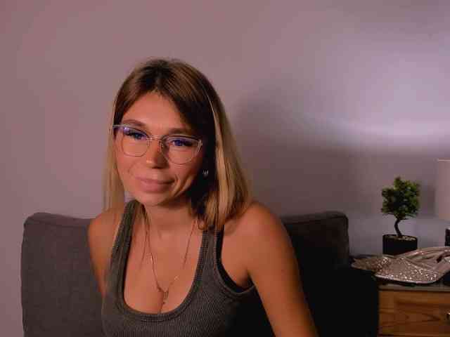 FreyaHoney webcam