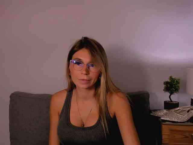 FreyaHoney webcam