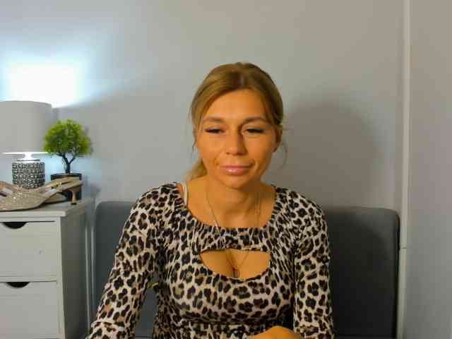 FreyaHoney webcam