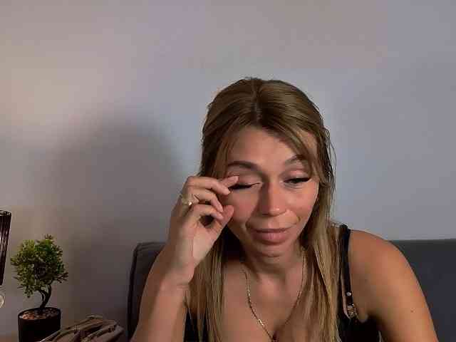 FreyaHoney webcam