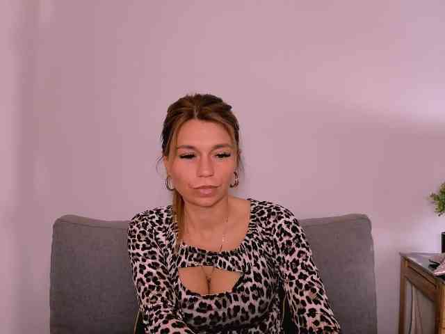 FreyaHoney webcam