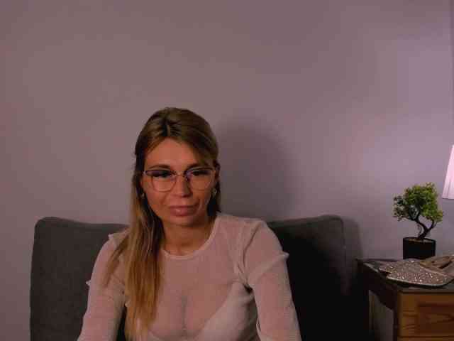 FreyaHoney webcam
