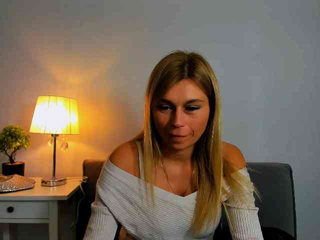 FreyaHoney webcam