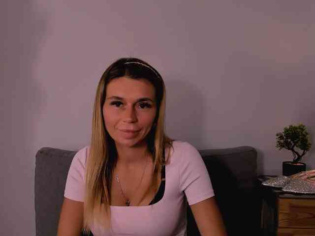 FreyaHoney webcam