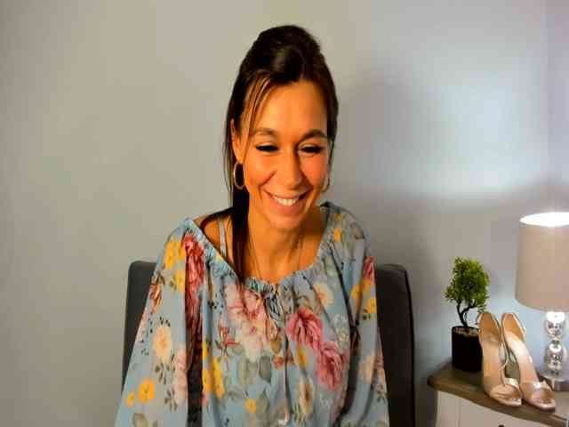FreyaHoney webcam