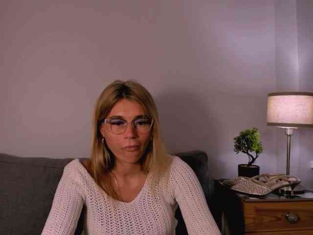 FreyaHoney webcam