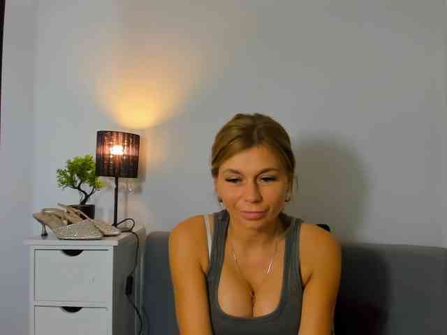FreyaHoney webcam