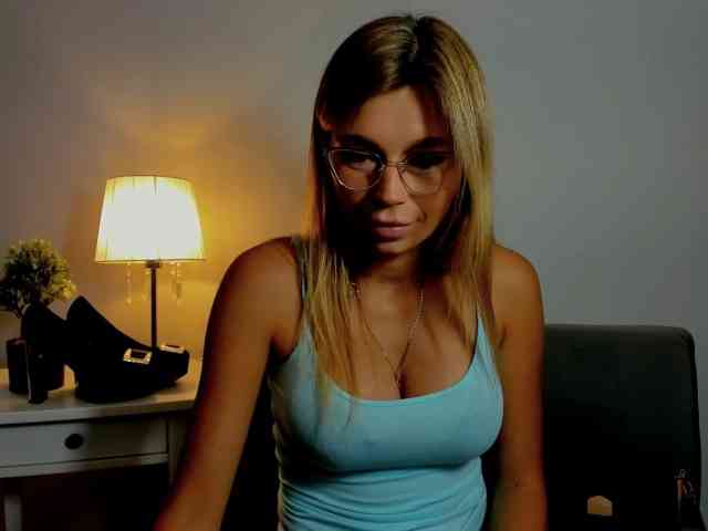 FreyaHoney webcam