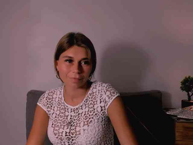 FreyaHoney webcam