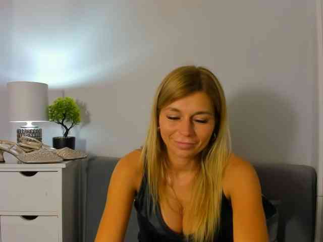 FreyaHoney webcam