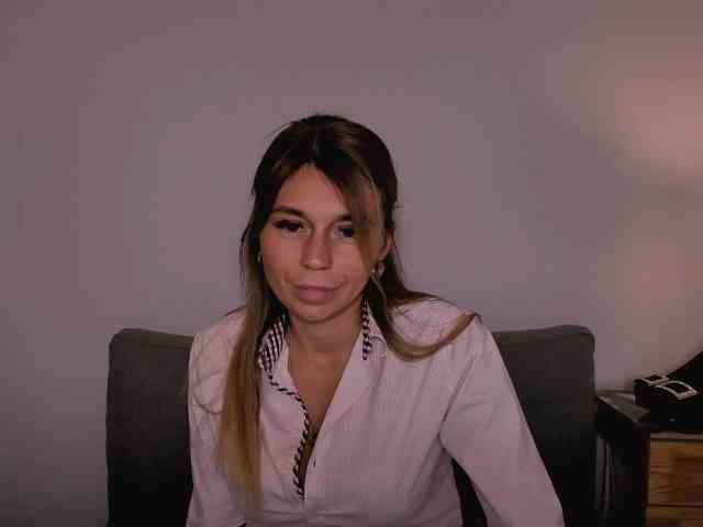 FreyaHoney webcam