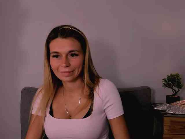 FreyaHoney webcam