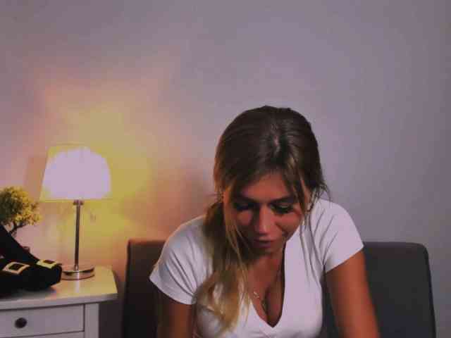 FreyaHoney webcam