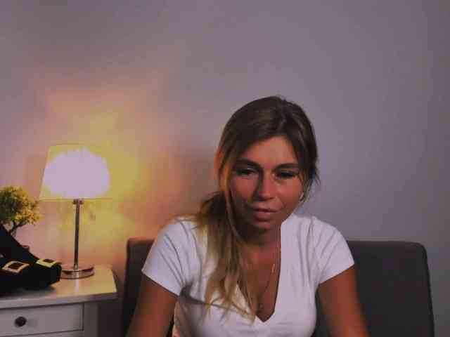FreyaHoney webcam